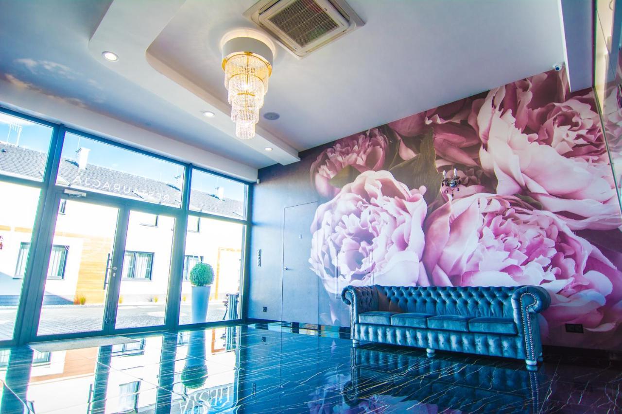 Hotel Sjesta ノバ・スル エクステリア 写真