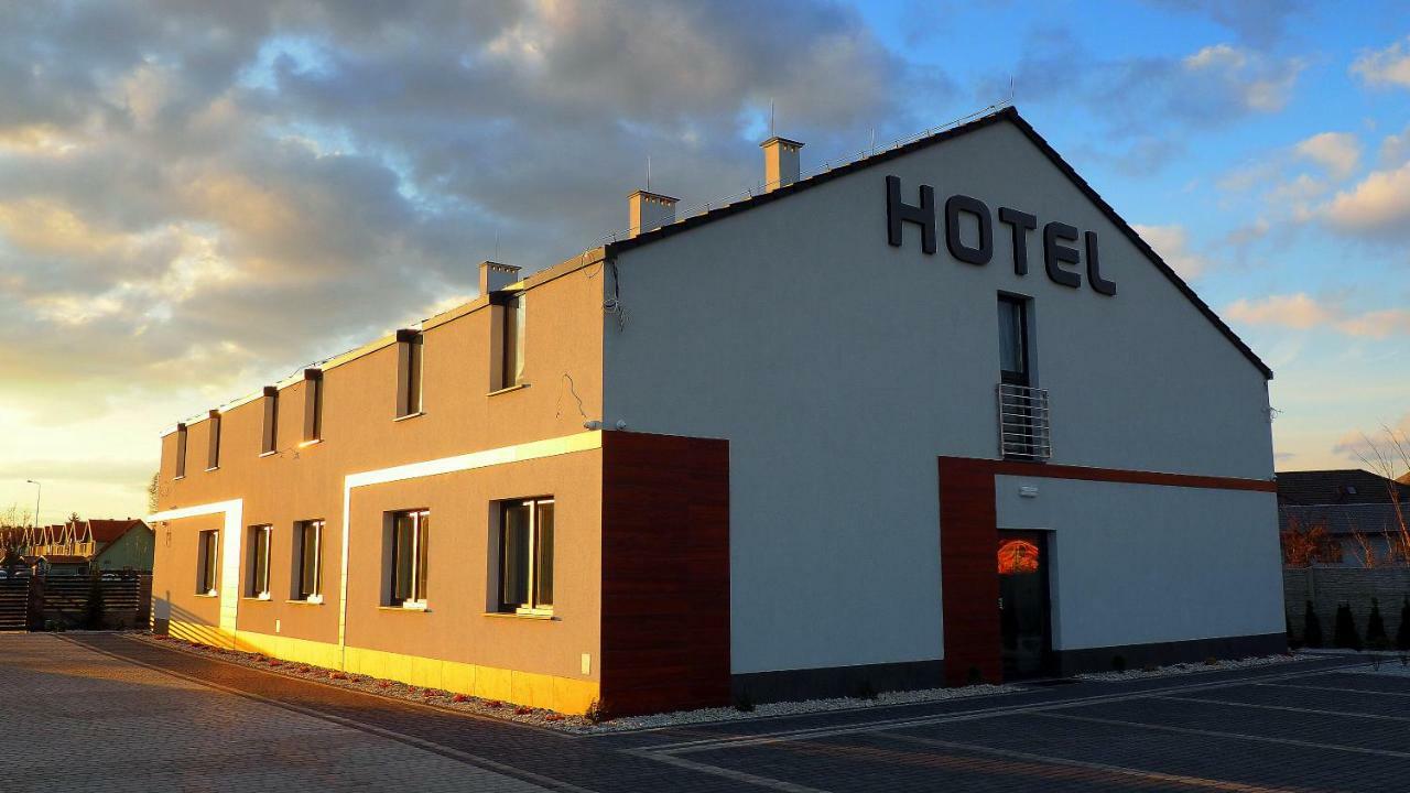 Hotel Sjesta ノバ・スル エクステリア 写真