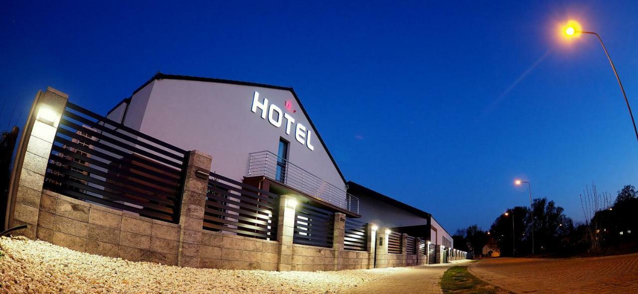 Hotel Sjesta ノバ・スル エクステリア 写真