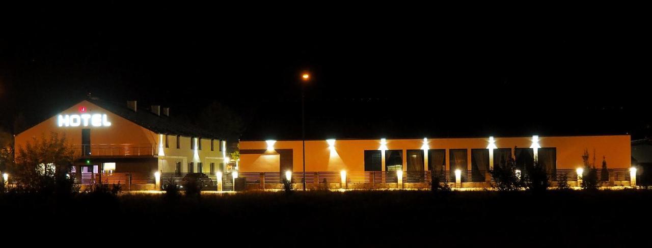 Hotel Sjesta ノバ・スル エクステリア 写真